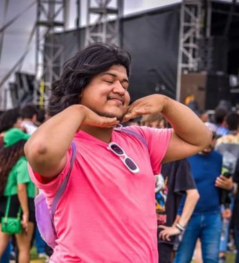 Joven vestido de Dora la Exploradora | Especial