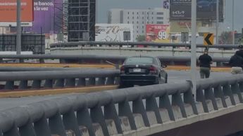 Ejecutan a dos hombres en paso elevado de Gómez Morín hacia Morones Prieto