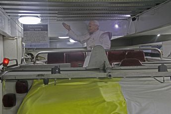 Papamóvil de Juan Pablo II en Puebla | Melanie Torres