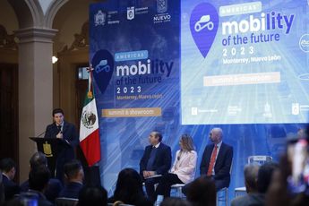 El mandatario estatal presumió que su administración ha invertido en la adquisición de camiones eléctricos para el transporte público. | Jorge López