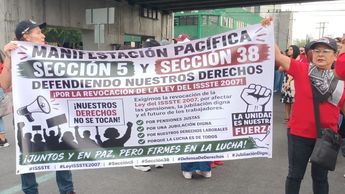 Los maestros mencionaron algunas de las demandas del pliego petitorio que se entregaría a la Secretaría de Educación. | Maru Alvarado