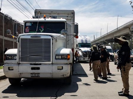 La autopista México-Puebla suele ser un punto de vigilancia para el transporte de carga / Es Imagen
