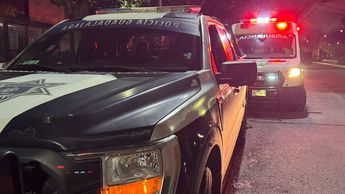 La Policía de Guadalajara pidió el apoyo de paramédicos para atender al lesionado. | Jorge Barajas
