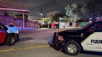 Paramédicos trasladaron al joven de 16 años al Hospital Metropolitano. | Ángel Mercado