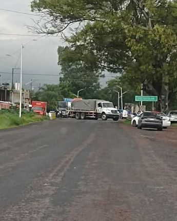 Reportes indican que civiles fueron despojados a la fuerza de sus vehículos. | Elizabeth Guzmán