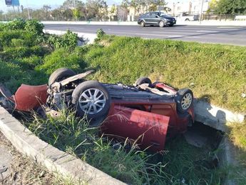 El conductor fue trasladado al Hospital 21 del IMSS. | Agustín Martínez