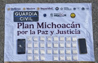 Al menor de 17 años le fueron asegurados 31 envoltorios con sustancia con características de la metanfetamina | Foto: Especial