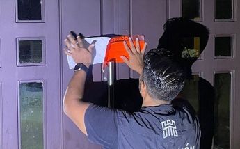 Encuentran a mebores bebiendo alcohol en una quinta de Torreón
