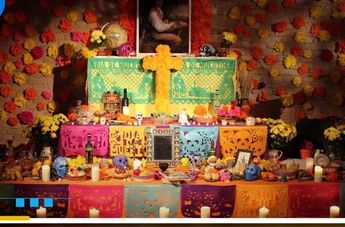 El altar de muertos​ es un elemento fundamental en el conjunto de tradiciones mexicanas del Día de Muertos.