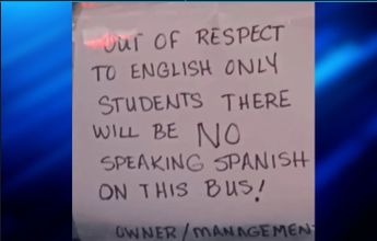 cartel colocado por chofer de EU para prohibir que los niños hablen español