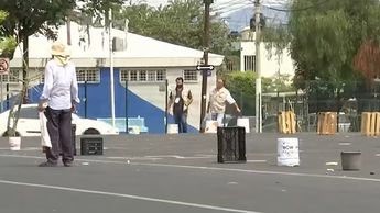 Operativos anteriores ya han buscado retirar a 'aparta lugares' de las calles. | Foto: Archivo de Telediario