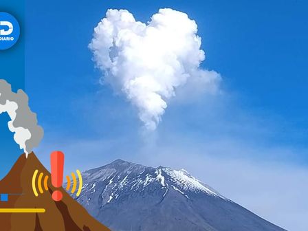 El volcán Popocatépetl con una fumarola en forma de corazón captada desde Atlixco | Hugo Rosas