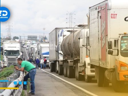 Transportistas Unidos mantienen un bloqueo en la autopista México-Puebla este 28 de junio | Melanie Torres