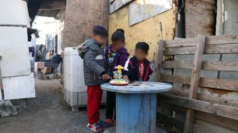 Mayra y sus cinco hijos habitan en un tejabán ubicado en la comunidad conocida como El Coyote