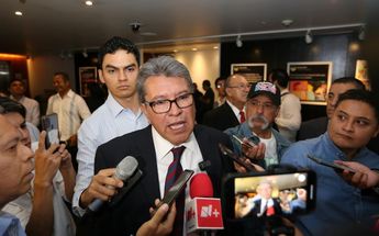 Ricardo Monreal en los micrófonos / Especial