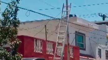 Regio se electrocuta tras intentar instalar minisplit; murió tras caer de una escalera