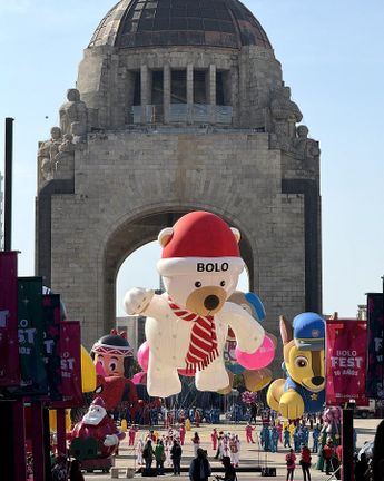 La llegada de Bolo, el oso de Liverpool, marca el inicio de la temporada navideña en la tienda / X
