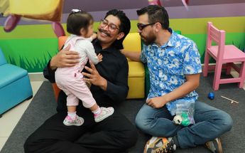 Alberto y Diego comparten actividades diarias con Ary, en medio de juegos y aprendizajes | Abadiel Martínez