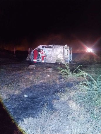 El vehículo de emergencia se disponía a trasladar a un lesionado cuando inició el fuego. | Raúl Aguilar Lares