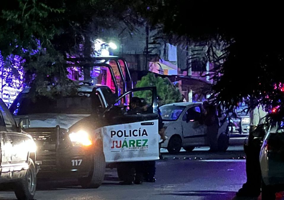 Asesinan a balazos a conductor y dejan herido a copiloto en Juárez. | Mayte Villasana