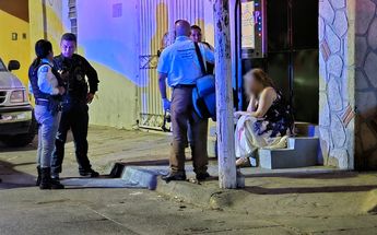 La mujer lesionada fue atendida por las autoridades / Vicente Torres Alfaro
