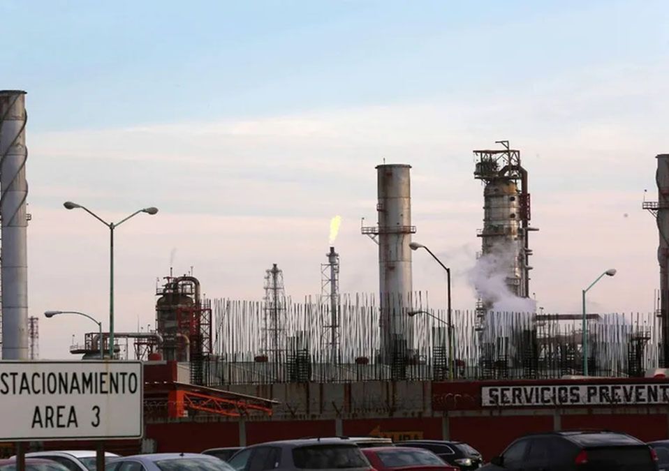 Vecinos de la Refinería de Cadereyta, NL ya viven acostumbrados a mal olor