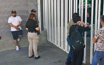 La mañana de este viernes, decenas de estudiantes se manifestaron en el acceso del plantel. | Especial