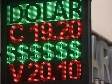 Los bancos operan de lunes a viernes | Cuartoscuro