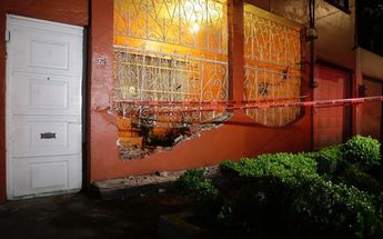 Automóvil chocó contra fachada de un domicilio / Enrique Luna