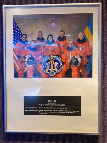 Fotografía de la misión STS-128 en la que participó el mexico-estadounidense Jesús Moreno Hernández. | Foto: Carlos Ortega