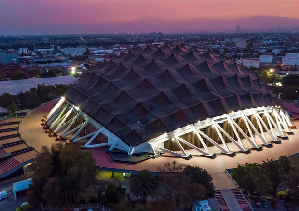 La mujer que cayó de las gradas en el Palacio de los Deportes en el concierto de J Balvin presentó lesiones ligeras. | Palacio de los Deportes