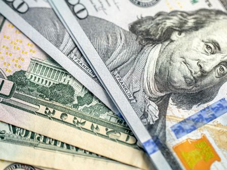 El valor del dólar es usado como referente para conocer el valor de otras monedas y el mercado mundial. | Magnific