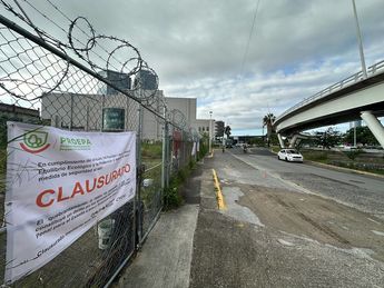 El predio se mantiene con un letrero de clausura. | Melissa Álvarez