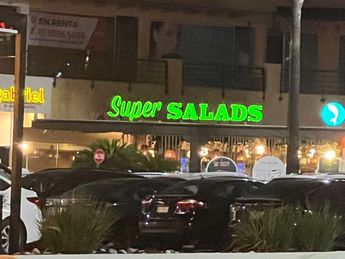 Un reloj Rolex y anillos de oro fueron despojados a una pareja dentro de un restaurante. | Mayte Villasana