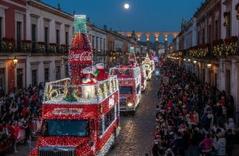 Después de 11 años la Caravana Coca-Cola vuelve a iluminar las calles de Querétaro. Foto: Gemini.
