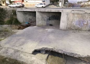 El camión cayó desde una altura de apróximadamente cuatro metros, precipitandose hacia el canalón. | Agustín Martínez