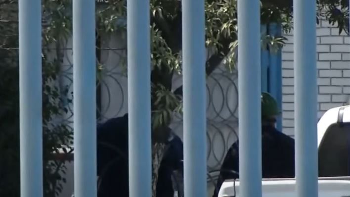 La joven trabajaba marcando tubos de acero de cerca de tres toneladas de peso. | Cortesía