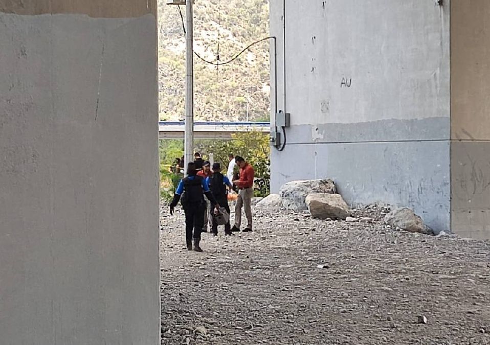 Encuentran cuerpo de hombre en río Santa Catarina