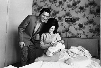 Lisa Marie Presley junto a sus papás / Especial