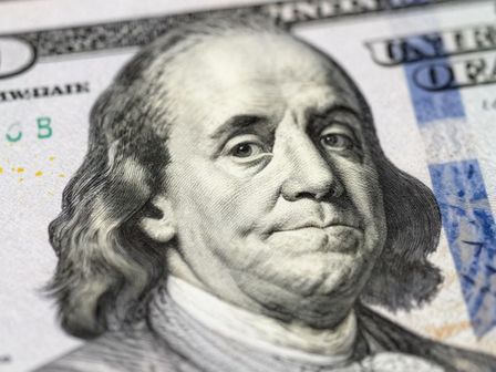 El precio del dólar varía todos los días y durante la jornada. | Magnific