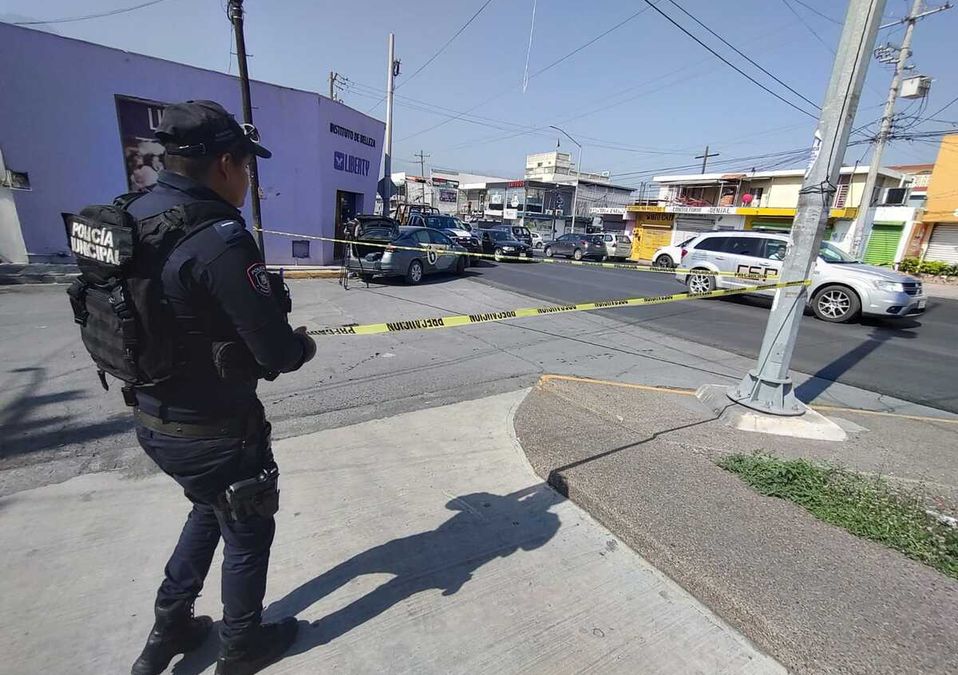 Las autoridades acordonaron una cuadra entera. | Agustín Martínez
