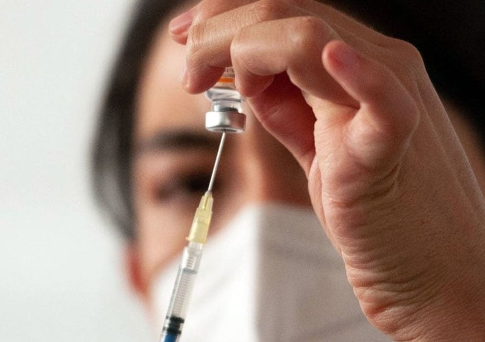 Aplican segunda dosis anticovid a mayores de 30 años en Santa Catarina 