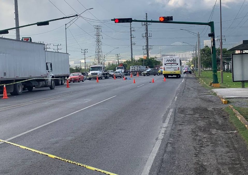 Muere mujer tras ser atropellada por transporte de personal en Santa Catarina. | Pedro Delgado