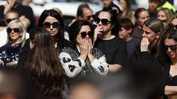 La comunidad de Villanueva de la Cañada guardó un minuto de silencio por la muerte del niño | Rodrigo Jiménez