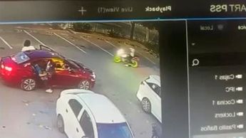 Roban motocicleta afuera de Plaza Sendero Escobedo