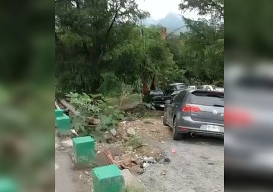 Mujer resulta lesionada tras volcadura en Santiago. | Especial