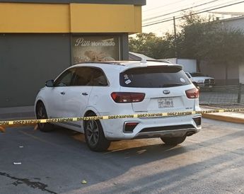 El hombre fue detenido a bordo de una camioneta con reporte de robo. | Cortesía