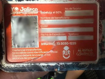Gerente de restaurante encuentra a niño extraviado en Zapopan y pide ayuda a policías