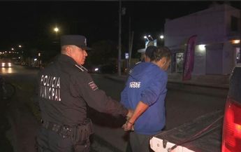 Policías municipales intervinieron después de que habitantes identificaron al responsable del siniestro. | Cristian Montelongo