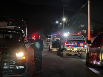 Fuerza Civil y Protección Civil de Monterrey también tuvieron presencia en el sitio del asesinato. | Edgar Plata